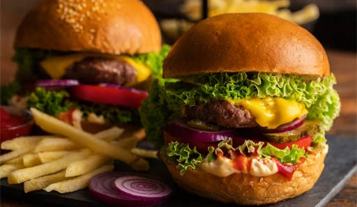 Hambúrgueres e batatas fritas